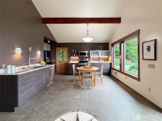 17 B Whidbey Island Drive, Hat Island, WA 98206