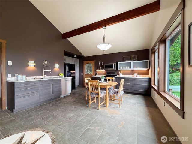 17 B Whidbey Island Drive, Hat Island, WA 98206