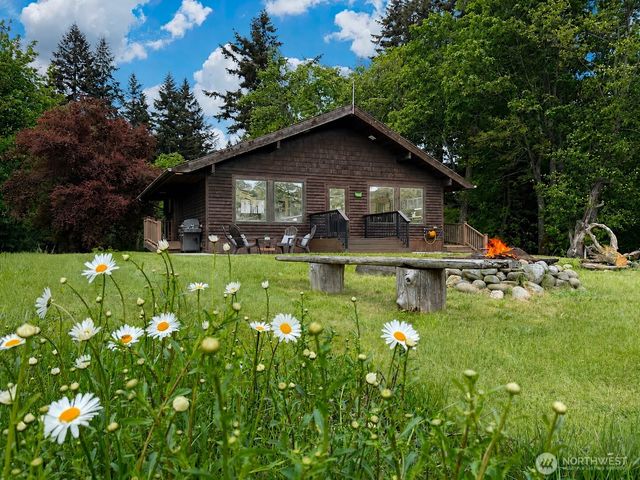 17 B Whidbey Island Drive, Hat Island, WA 98206