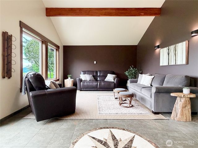 17 B Whidbey Island Drive, Hat Island, WA 98206