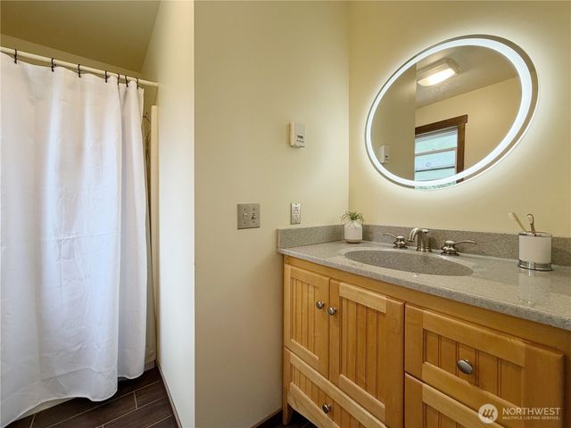 17 B Whidbey Island Drive, Hat Island, WA 98206