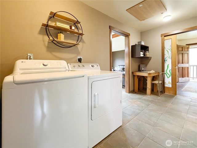 17 B Whidbey Island Drive, Hat Island, WA 98206