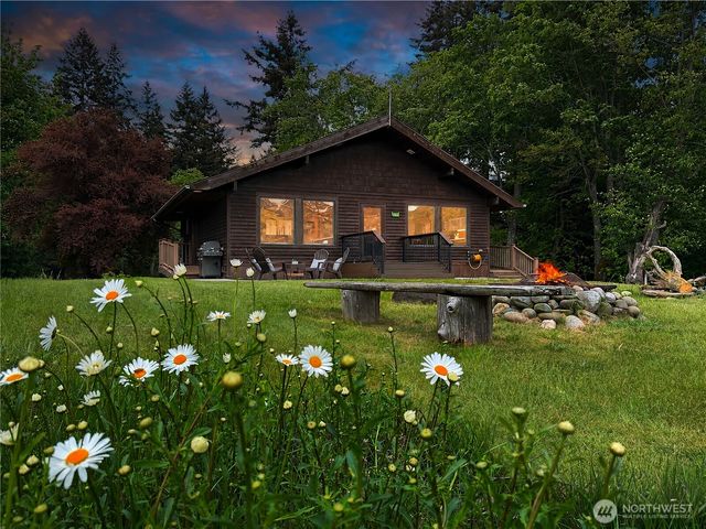 17 B Whidbey Island Drive, Hat Island, WA 98206