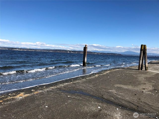 17 B Whidbey Island Drive, Hat Island, WA 98206
