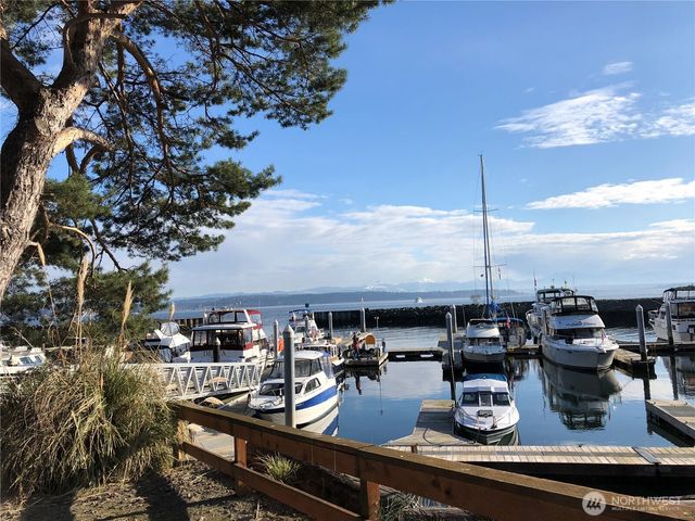 17 B Whidbey Island Drive, Hat Island, WA 98206