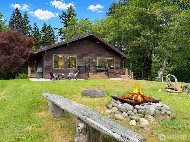 17 B Whidbey Island Drive, Hat Island, WA 98206