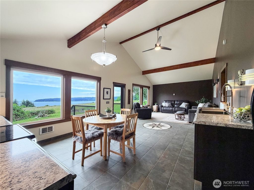 17 B Whidbey Island Drive, Hat Island, WA 98206