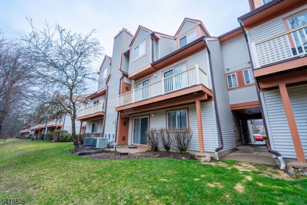 50 Woods Edge Dr 50, Roxbury Twp., NJ 07876