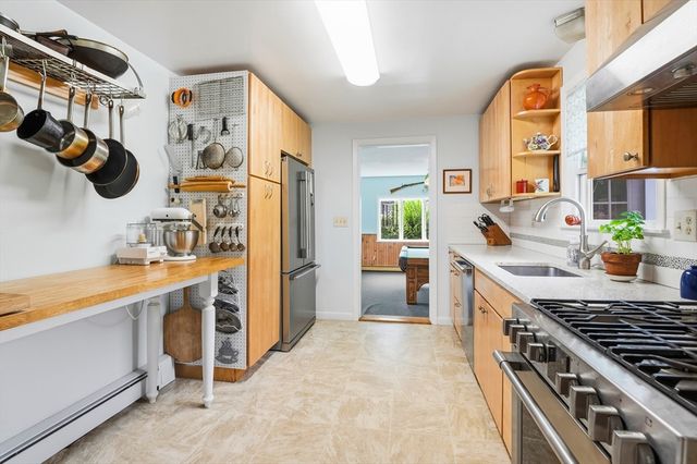 11 Farmington Circle, Marlborough, MA 01752