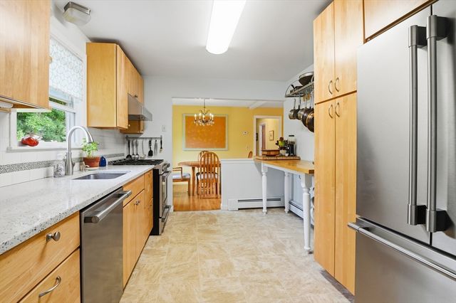 11 Farmington Circle, Marlborough, MA 01752