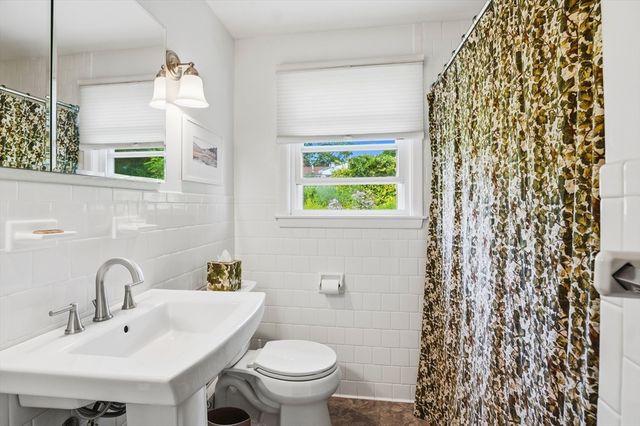 11 Farmington Circle, Marlborough, MA 01752