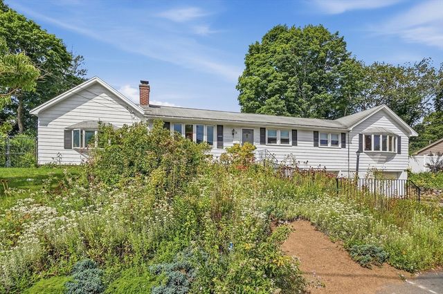11 Farmington Circle, Marlborough, MA 01752