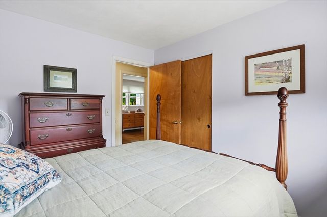 11 Farmington Circle, Marlborough, MA 01752