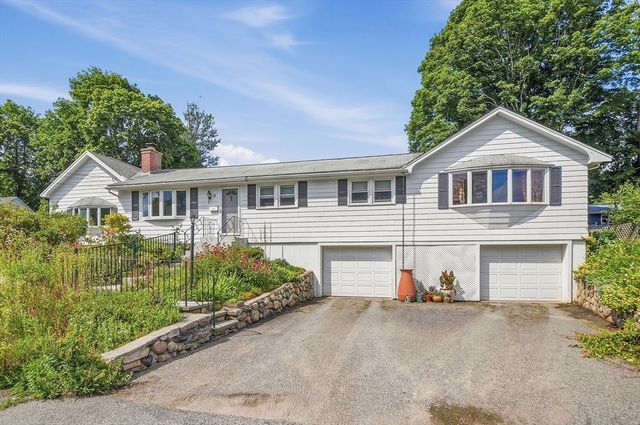 11 Farmington Circle, Marlborough, MA 01752