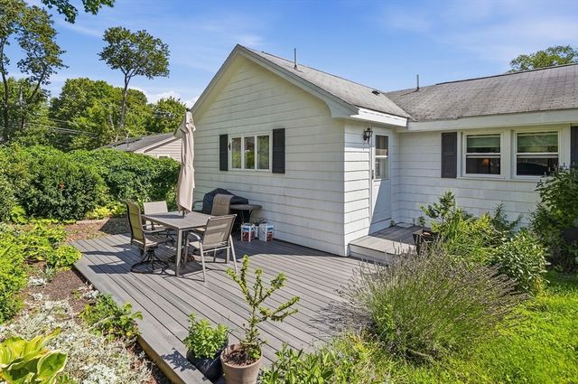 11 Farmington Circle, Marlborough, MA 01752