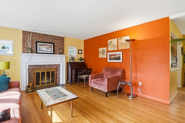 11 Farmington Circle, Marlborough, MA 01752