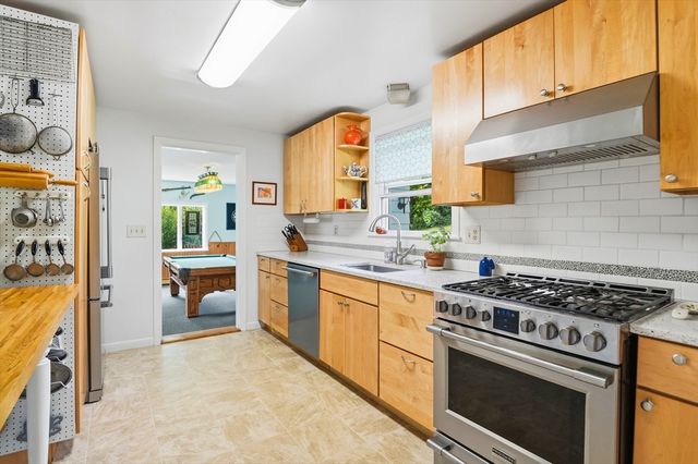 11 Farmington Circle, Marlborough, MA 01752