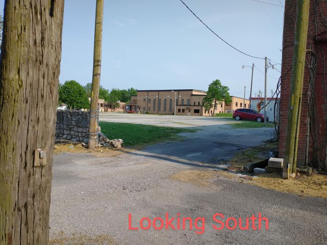 112 N Madison Avenue, Aurora, MO 65605