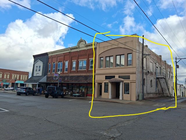 112 N Madison Avenue, Aurora, MO 65605