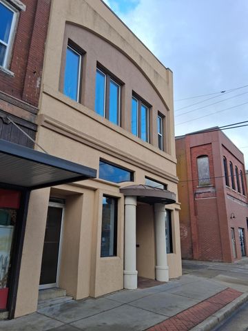 112 N Madison Avenue, Aurora, MO 65605