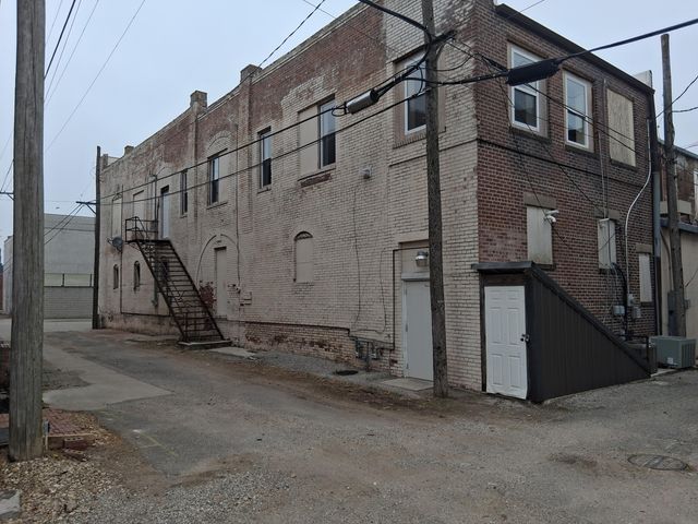 112 N Madison Avenue, Aurora, MO 65605