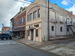 112 N Madison Avenue, Aurora, MO 65605