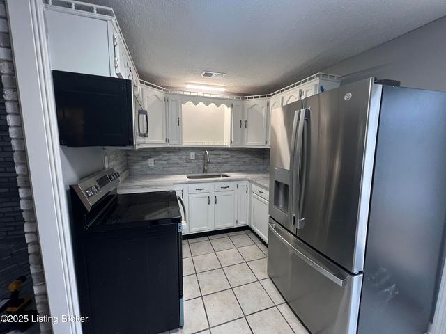 783 Browningtown Rd, Shepherdsville, KY 40165