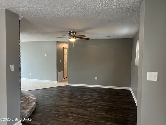 783 Browningtown Rd, Shepherdsville, KY 40165