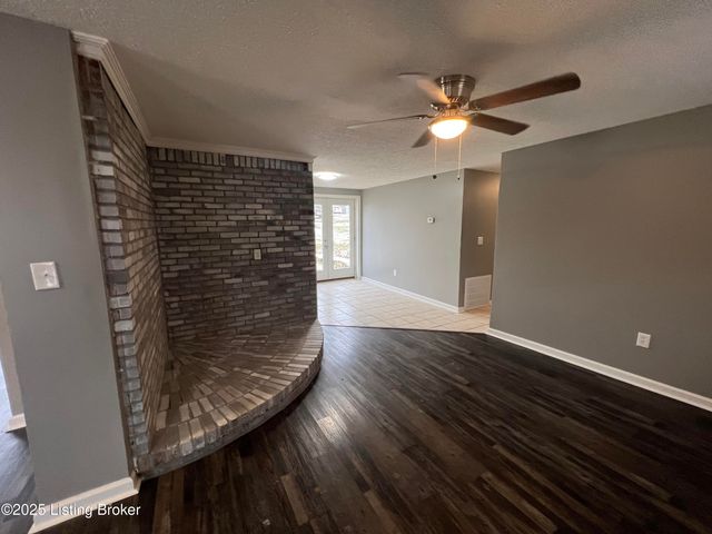 783 Browningtown Rd, Shepherdsville, KY 40165