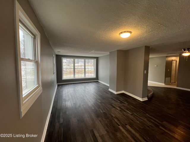 783 Browningtown Rd, Shepherdsville, KY 40165