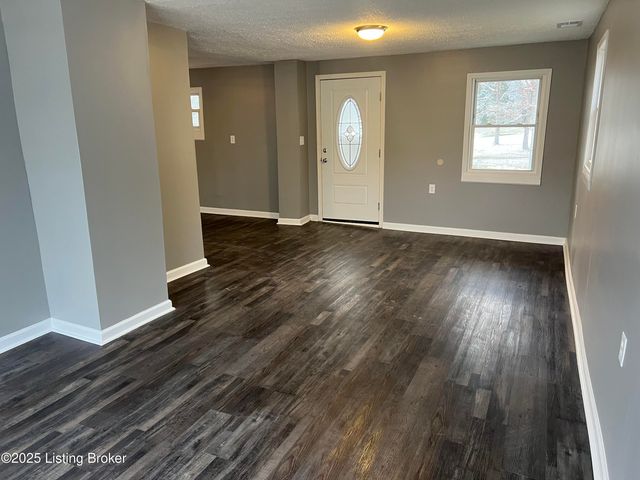 783 Browningtown Rd, Shepherdsville, KY 40165