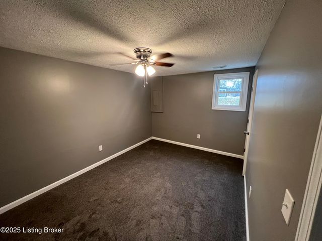 783 Browningtown Rd, Shepherdsville, KY 40165