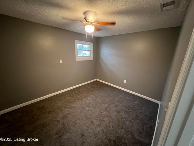 783 Browningtown Rd, Shepherdsville, KY 40165