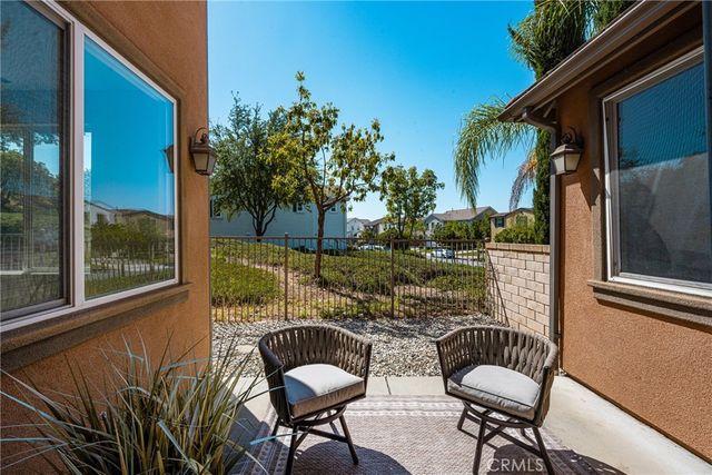 705 E Lemon Swirl, Azusa, CA 91702