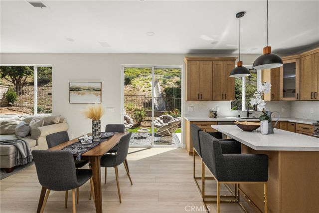 705 E Lemon Swirl, Azusa, CA 91702