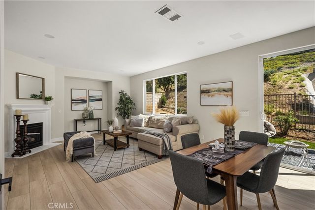 705 E Lemon Swirl, Azusa, CA 91702