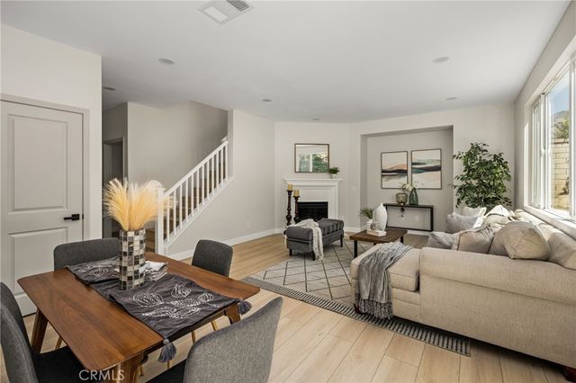 705 E Lemon Swirl, Azusa, CA 91702