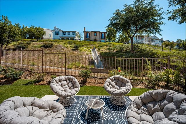 705 E Lemon Swirl, Azusa, CA 91702