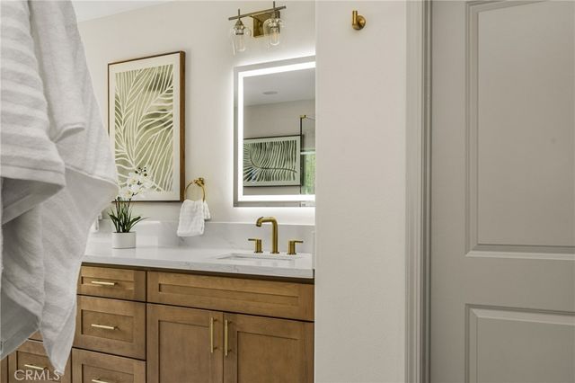 705 E Lemon Swirl, Azusa, CA 91702