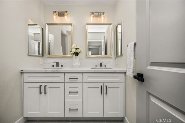 705 E Lemon Swirl, Azusa, CA 91702