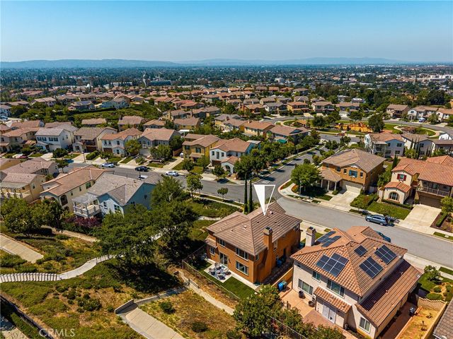 705 E Lemon Swirl, Azusa, CA 91702