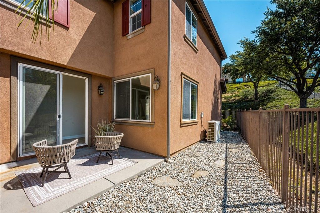 Image 13 of property listing at 705 E Lemon Swirl, Azusa, CA 91702