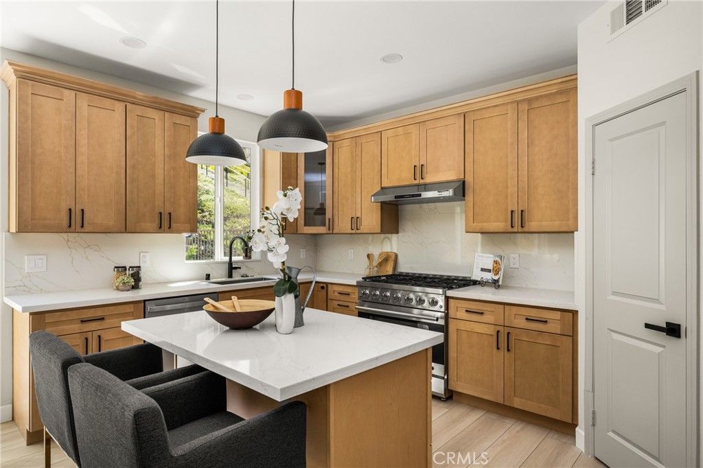Image 28 of property listing at 705 E Lemon Swirl, Azusa, CA 91702