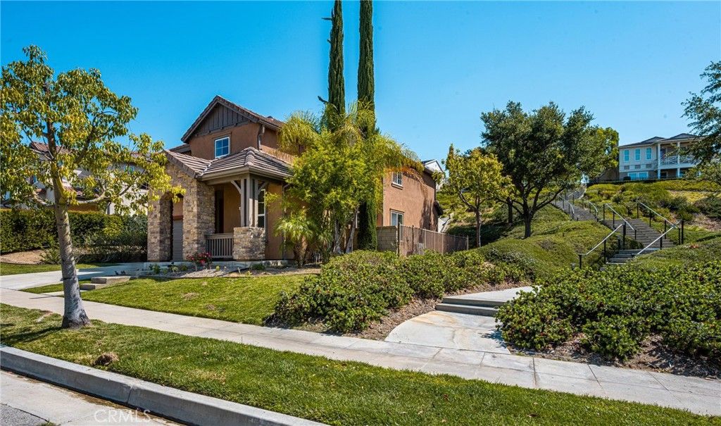 Image 4 of property listing at 705 E Lemon Swirl, Azusa, CA 91702