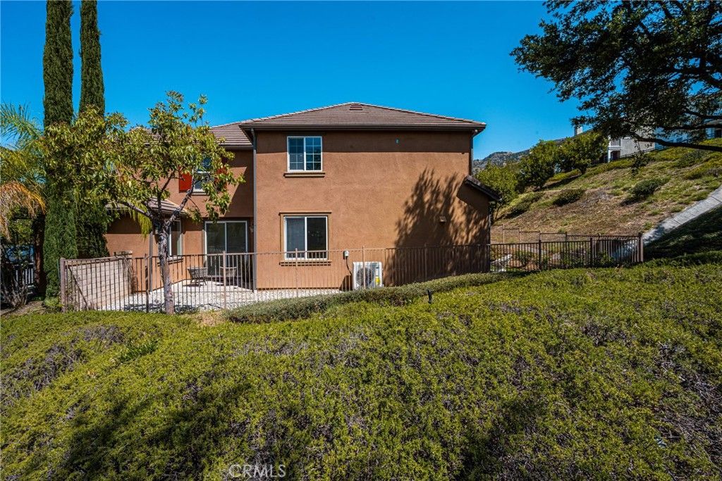 Image 6 of property listing at 705 E Lemon Swirl, Azusa, CA 91702