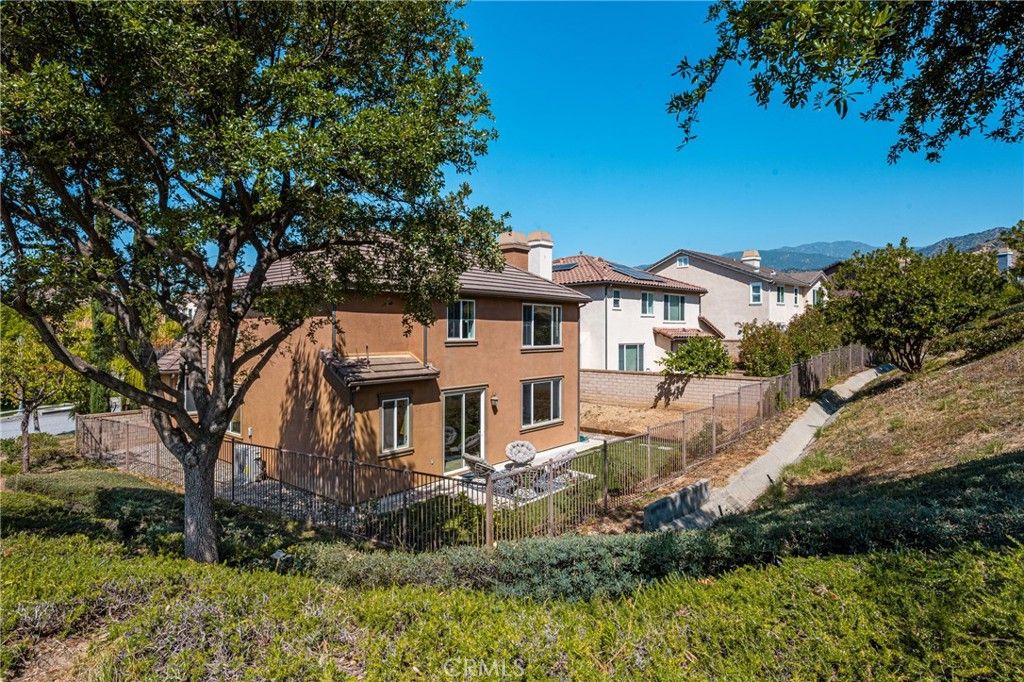 Image 7 of property listing at 705 E Lemon Swirl, Azusa, CA 91702