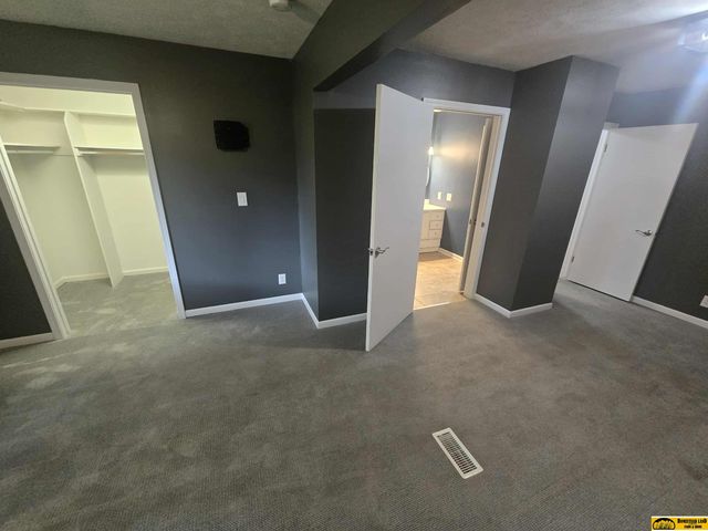 3807 Sweetbriar Lane, Lincoln, NE 68516