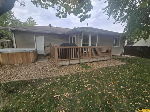 3807 Sweetbriar Lane, Lincoln, NE 68516