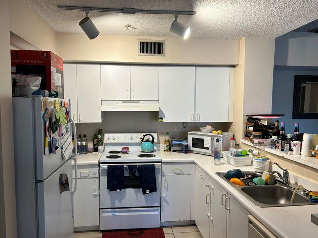 7880 Sonoma Springs Circle 203, Lake Worth, FL 33463