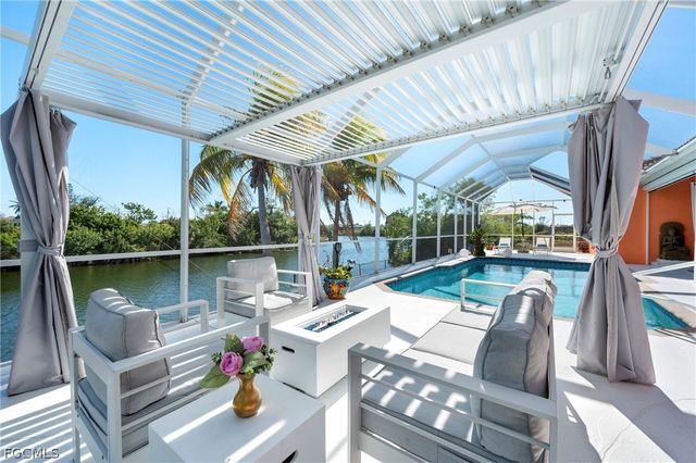 2007 NE 1st AVE, Cape Coral, FL 33909